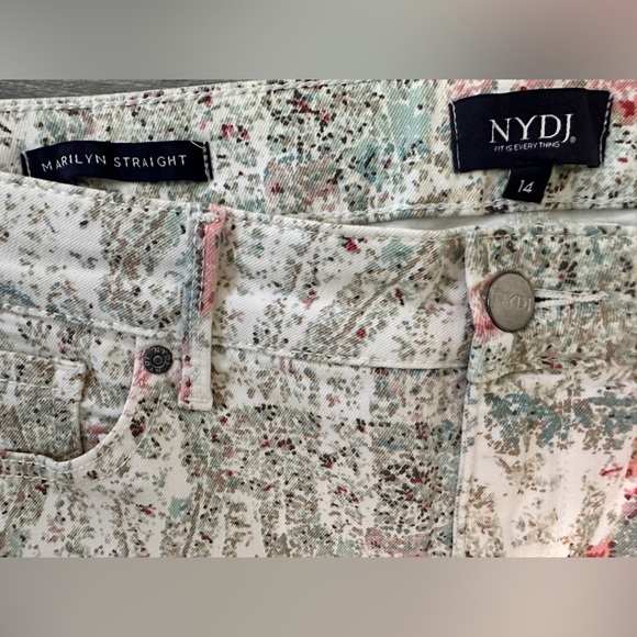 NYDJ Women's Ivory, Green, Paisley Marilyn Straight Crop Capris Plus Size 14 - Picture 5 of 9